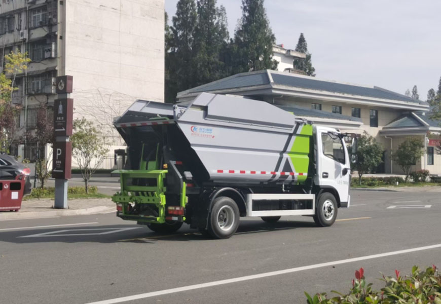 東風小多利卡后裝無泄漏垃圾車